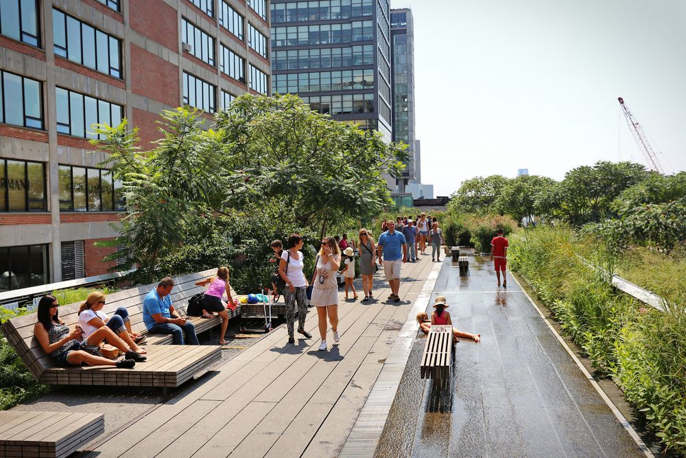 O recurso de água na linha alta da cidade de Nova York. Shutterstock
