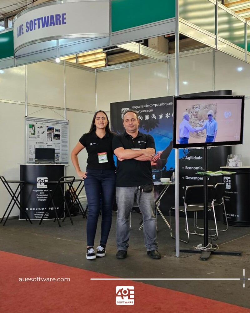 Guilherme e sua filha Marina no Estande da AuE Software